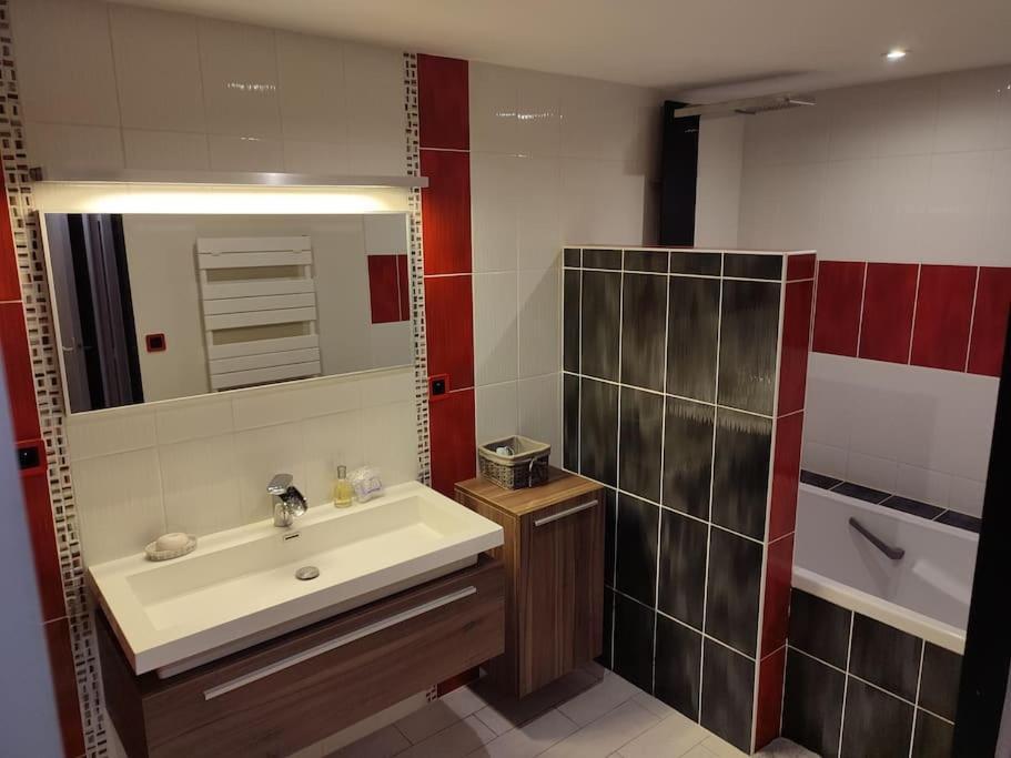 Grand T2 Lumineux Viarme/Talensac Avec Parking Apartment Nantes Exterior photo
